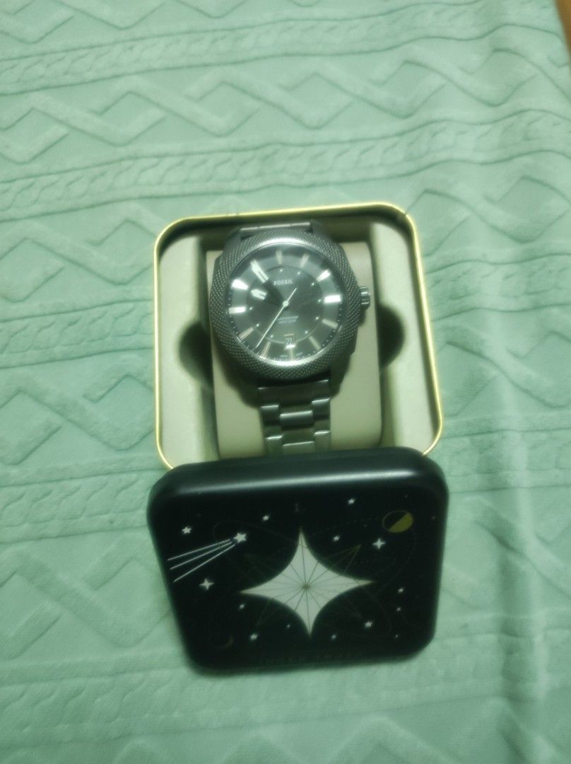Original Fossil Watch (Category: Women's Watches) located in Manila. Submitted by HenryRaboy (Listing ID 1464099584, Image 3). Description: Details Model: Fossil FS5970 Color: Gunmetal / Dark Gray Case: Stainless Steel na may textured bezel Bracelet: Stainless Steel Movement: Japanese Quartz Water Resistance: 100 meters Date window: 6 o'clock location: Cainta Rizal .
