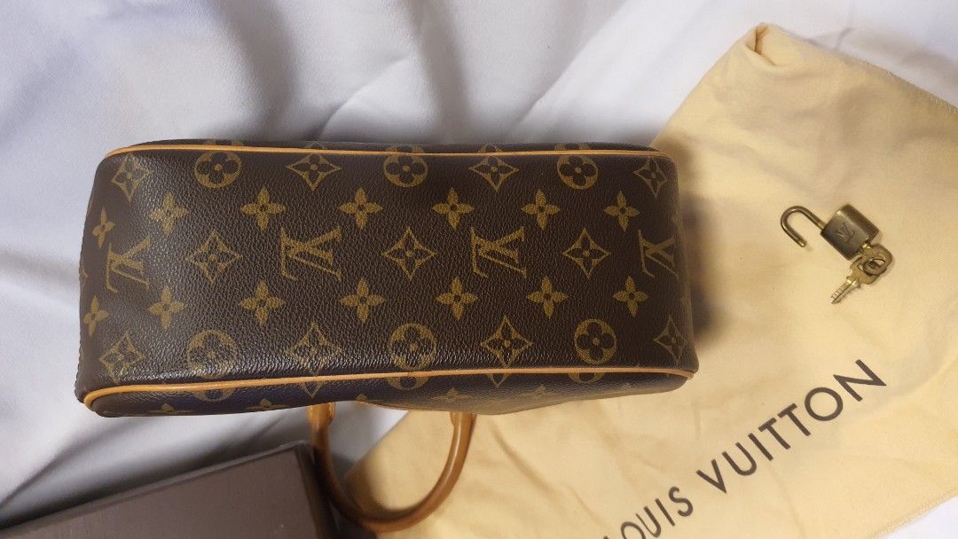 Original LV Trouville (Category: Luxury Bags & Wallets) located in Pasig City. Submitted by angel025 (Listing ID 1464126103, Image 3). Description: - with box and dust bag, lock and keys - limited design - original LV.