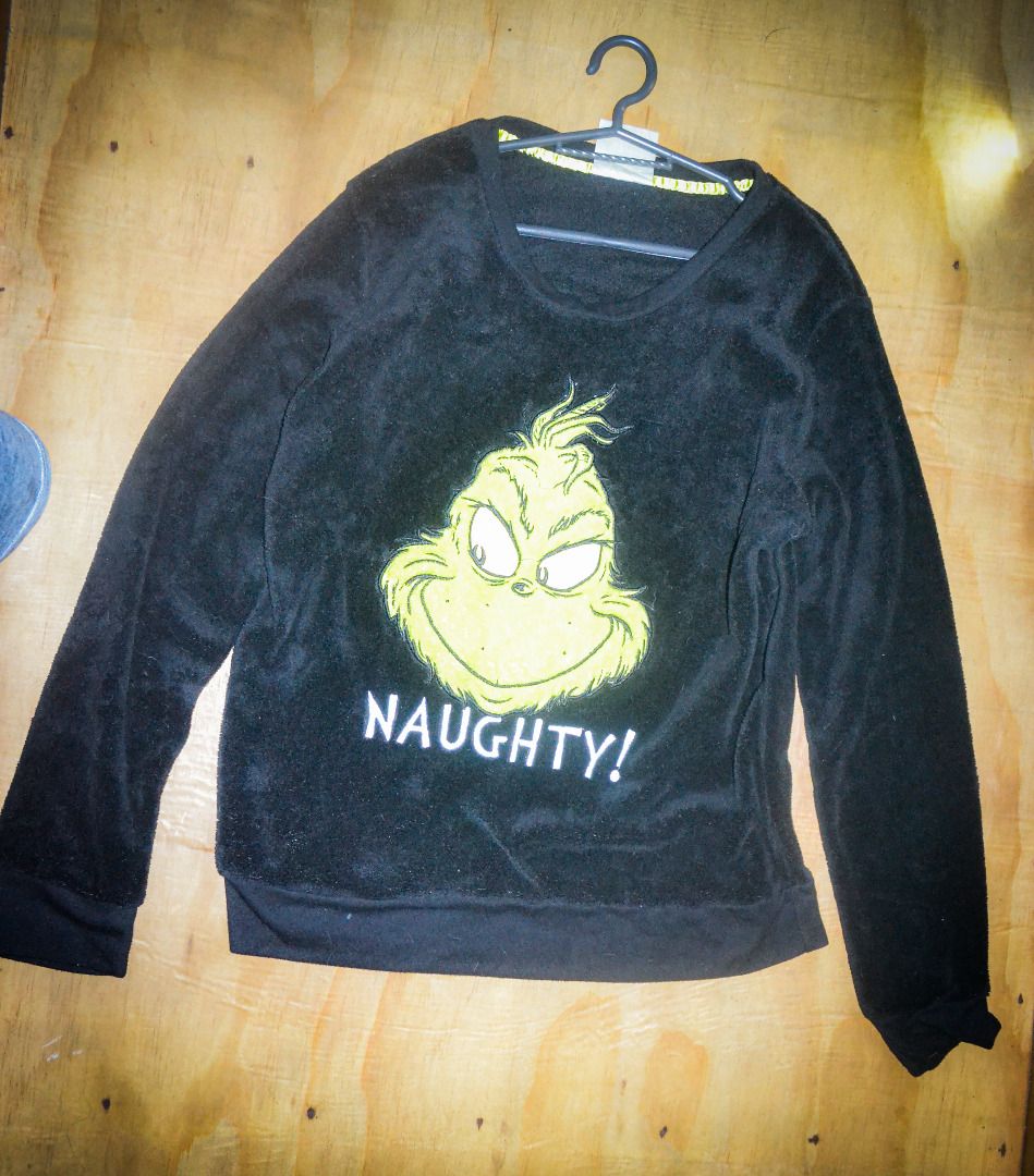 ORIGINAL THE GRINCH LONG SLEEVE SWEATSHIRT (Category: Coats, Jackets and Outerwear) located in Muntinlupa City. Submitted by mintzyitzy (Listing ID 1463972258, Image 1). Description: PERFECT FOR THIS CHRISTMAS SEASON, NEW GRINCH SWEATSHIRT! .