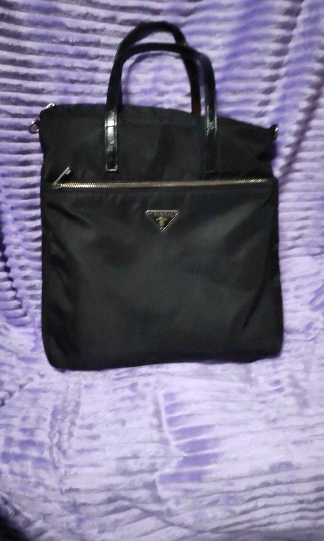 Original tote bag (Category: Shoulder Bags) located in Manila. Submitted by thecalvinedit (Listing ID 1463942923, Image 1). Description: Original Tote Bag • Excellent preloved condition • Minimal signs of use • Well-maintained and in great overall condition • Please refer to photos for the actual item condition.