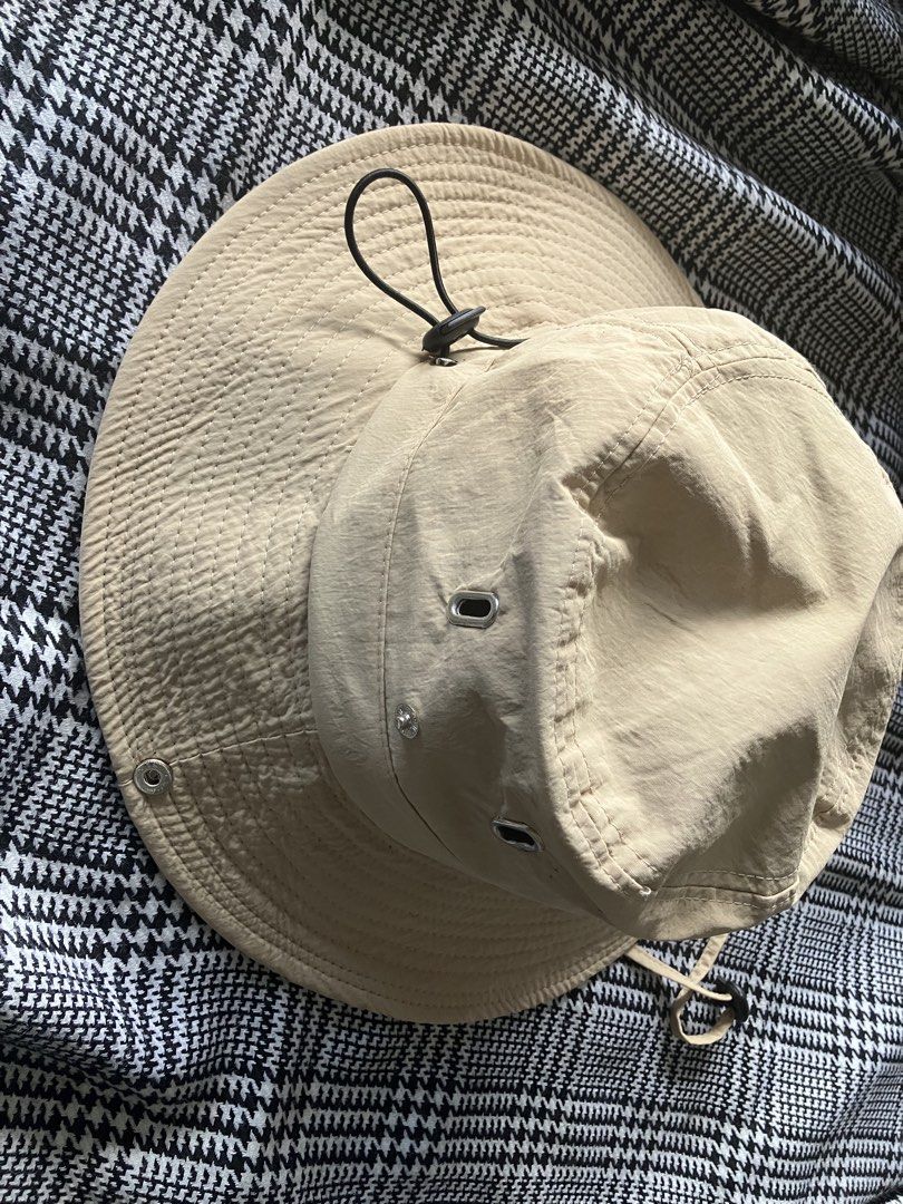 Outdoor bucket hat (Category: Caps & Hats) located in Angeles City. Submitted by jnwsurplus (Listing ID 1463982389, Image 1). Description: .
