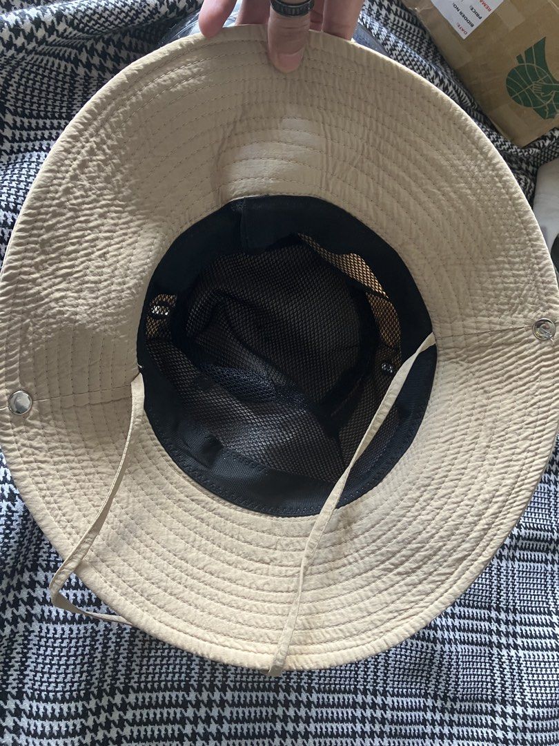 Outdoor bucket hat (Category: Caps & Hats) located in Angeles City. Submitted by jnwsurplus (Listing ID 1463982389, Image 2). Description: .