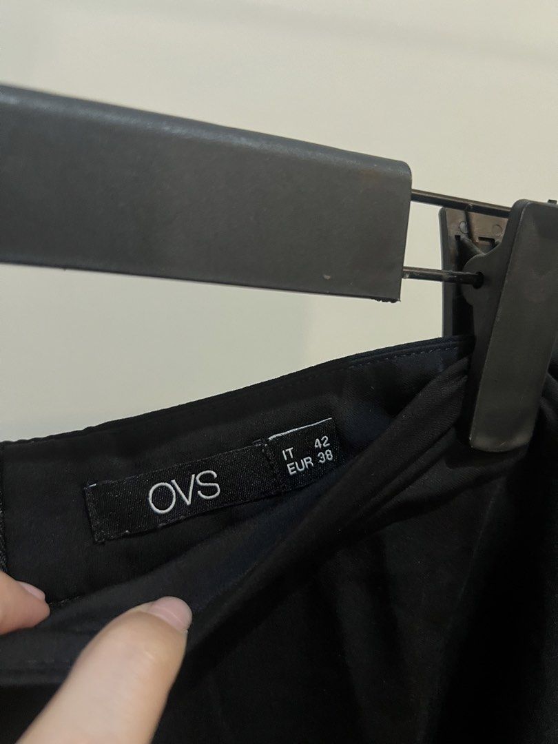 OVS Black Midi Skirt (Category: Skirts) located in Quezon City. Submitted by styleandcomfort (Listing ID 1464045680, Image 2). Description: Got this for 3,000+ Super soft high quality fabric Altered sa waist so please measurement posted Message me for inquiries 😊.