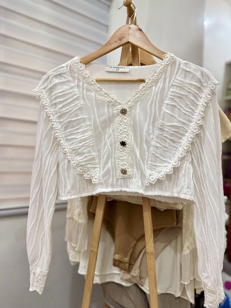 P599 Take All Closet Clear-out ✨ (Category: Blouses) located in Manila. Submitted by rare.malenech (Listing ID 1464088723, Image 3). Description: • 25 pieces of clothing • Mostly M to L sizes • Lalamove shipping (loc. Bulacan) • Comes with a freebie set (bags or gym clothes) 𝘗𝘦𝘳𝘧𝘦𝘤𝘵 𝘧𝘰𝘳 𝘺𝘰𝘶𝘳 𝘖𝘖𝘛𝘋𝘴 𝘰𝘳 𝘺𝘰𝘶 𝘤𝘢𝘯 𝘳𝘦-𝘴𝘦𝘭𝘭 𝘵𝘩𝘦𝘮! .