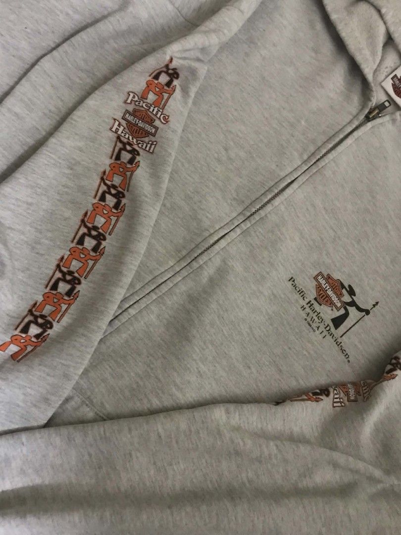 Pacific Harley Davidson Hawaii (Category: Coats, Jackets and Outerwear) located in Manila. Submitted by steezylik (Listing ID 1464003935, Image 2). Description: has a slightly crackprints and stains.
