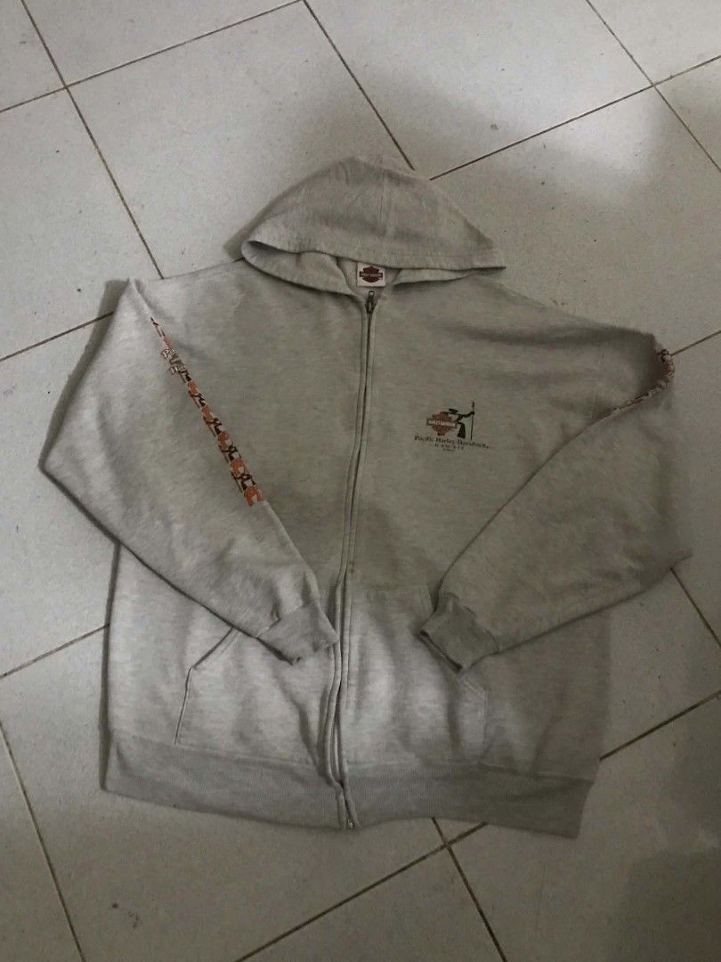 Pacific Harley Davidson Hawaii (Category: Coats, Jackets and Outerwear) located in Manila. Submitted by steezylik (Listing ID 1464003935, Image 1). Description: has a slightly crackprints and stains.