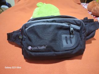 (Category: ) located in . Submitted by bagsforless16 (Listing ID 1464083736, Image 1). Description: .