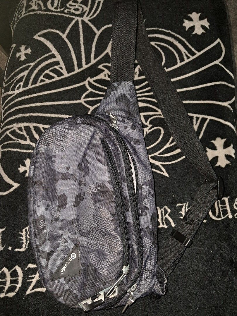 Pacsafe vive 100 (Category: Belt bags, Clutches and Pouches) located in Baguio. Submitted by floss31172840 (Listing ID 1463955721, Image 1). Description: 2380 freeship no issue need cleaning Only 2380 freeship.
