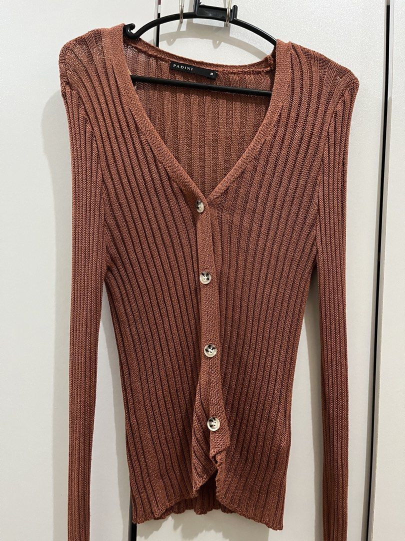 PADINI Cardigan w flaw (zara, love bonito, coach, boots, lululemon, brandy melville, subdued, hollister, shein, h&m, uniqlo, party top, cardigan, dress, top) (Category: Coats, Jackets and Outerwear) located in Manila. Submitted by aleqxieee (Listing ID 1464075099, Image 1). Description: - bought in malaysia - has a hole on one of the sleeves MOP: maribank/bdo/bpi MOD: sdd/j&t loc: taft.