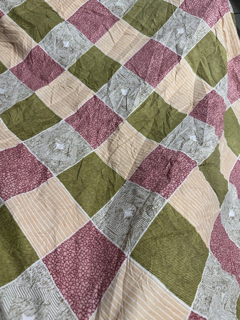 Parchwork bed cover (single-semidouble) (Category: Bedding & Towels) located in Caloocan City. Submitted by ravihannaa (Listing ID 1464035266, Image 1). Description: .
