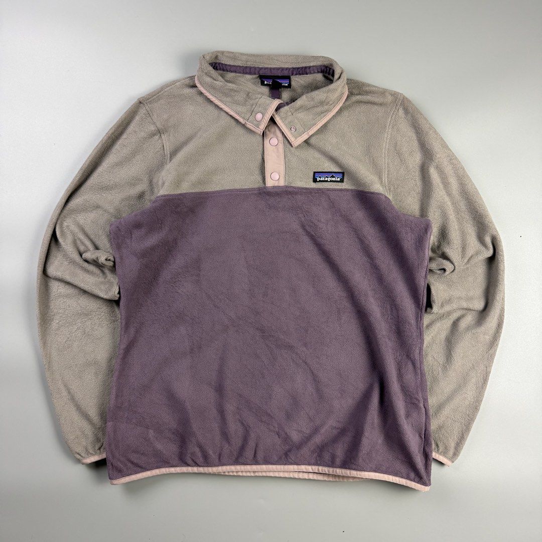 Patagonia Fleece Pullover Snap-T Size L (Category: Coats, Jackets and Outerwear) located in Cavite. Submitted by epiboie (Listing ID 1464095749, Image 1). Description: Patagonia snap t two tone Size large 21x25.5 Color rate: 9.5/10 excellent condition No issue 1380 - .