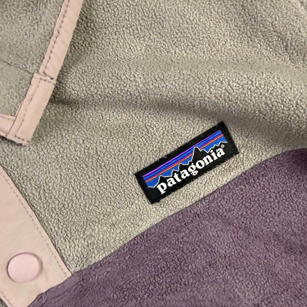 Patagonia Fleece Pullover Snap-T Size L (Category: Coats, Jackets and Outerwear) located in Cavite. Submitted by epiboie (Listing ID 1464095749, Image 2). Description: Patagonia snap t two tone Size large 21x25.5 Color rate: 9.5/10 excellent condition No issue 1380 - .