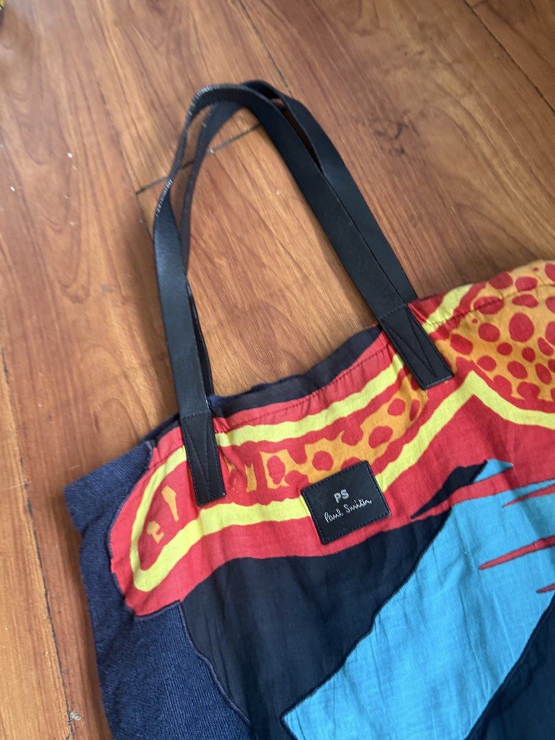 PAUL SMITH cloth tote bag (Category: Luxury Bags & Wallets) located in Quezon City. Submitted by kimdelano (Listing ID 1464104997, Image 3). Description: Authentic .