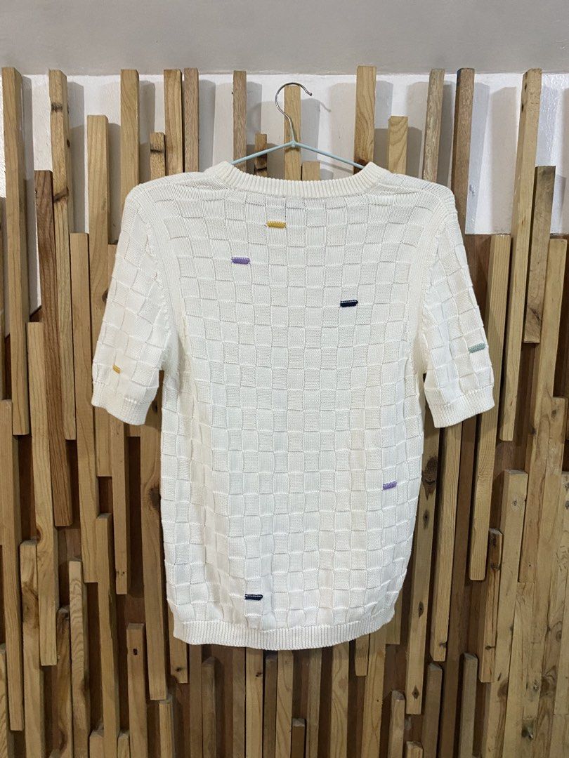 Paul Smith Knit Top (Category: Others Tops) located in Mabalacat. Submitted by calmrabbit.ae2127 (Listing ID 1464074954, Image 2). Description: .