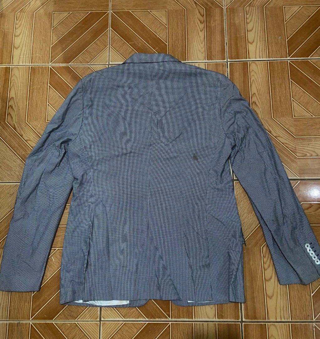 Paul Smith "The Kensington" Suit (Category: Coats, Jackets and Outerwear) located in Paranaque City. Submitted by jnthn.c (Listing ID 1464041739, Image 2). Description: Paul Smith "The Kensington" Mini Houndstooth Suit Size 44R on Tag (Fits on Large to Xtra Large) Actual Measure is 31 x 20 Issue stain but washable, need wash & need plantsa.