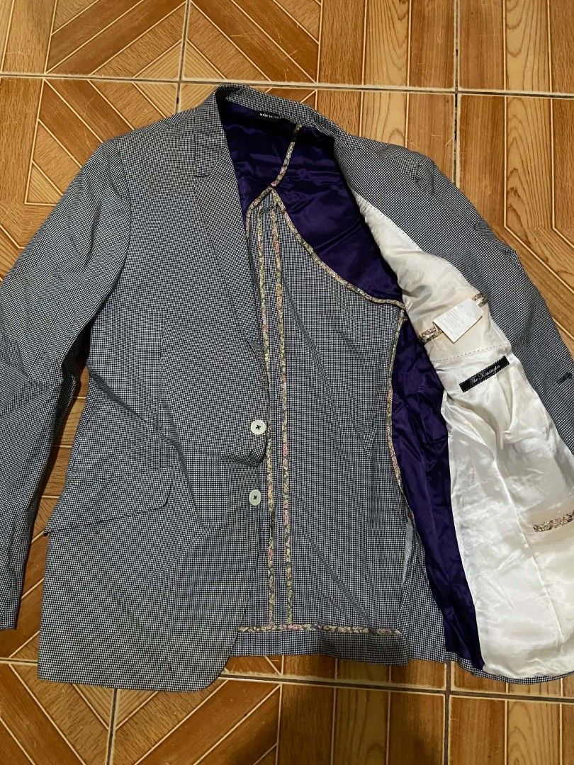 Paul Smith "The Kensington" Suit (Category: Coats, Jackets and Outerwear) located in Paranaque City. Submitted by jnthn.c (Listing ID 1464041739, Image 3). Description: Paul Smith "The Kensington" Mini Houndstooth Suit Size 44R on Tag (Fits on Large to Xtra Large) Actual Measure is 31 x 20 Issue stain but washable, need wash & need plantsa.