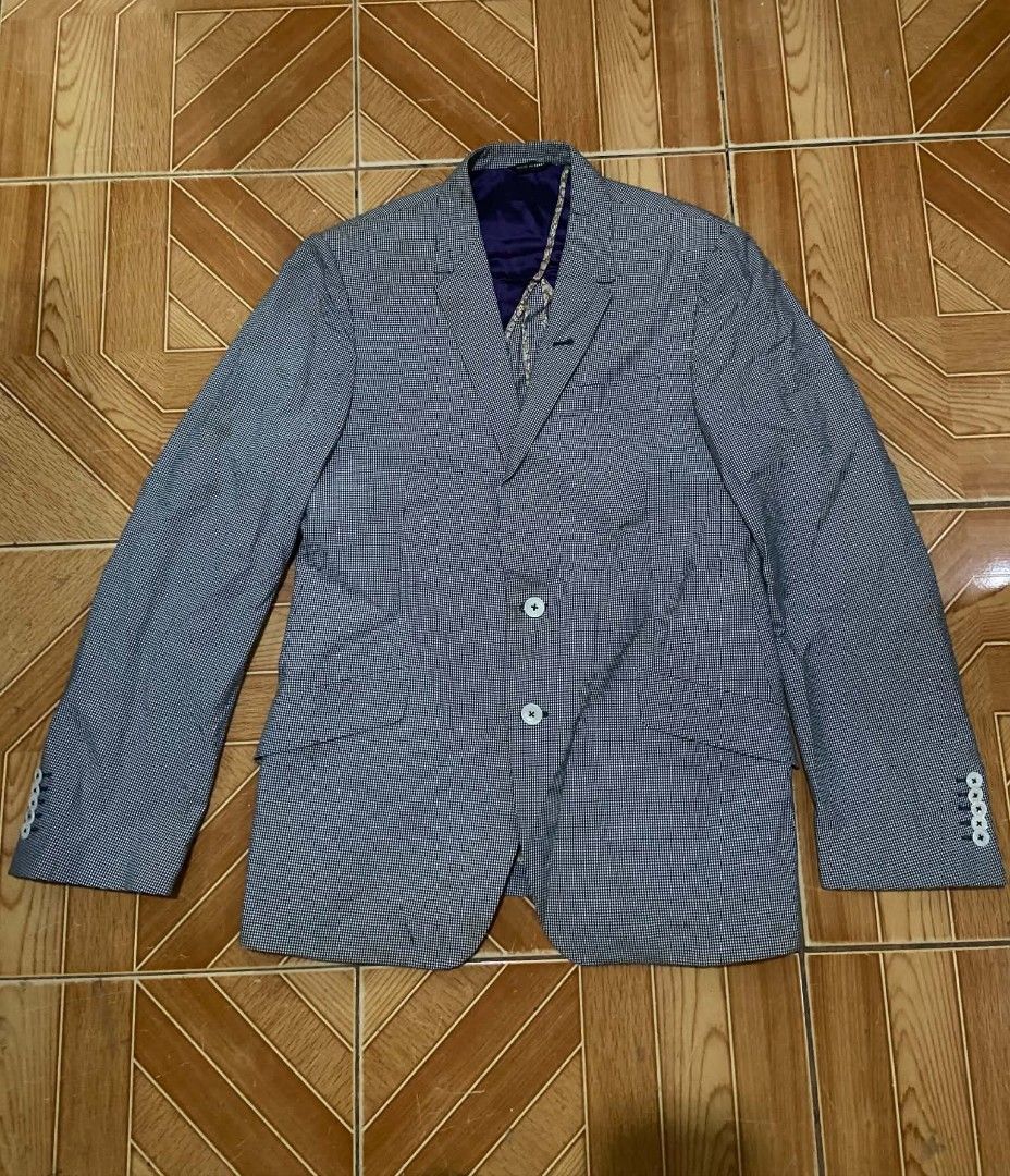 Paul Smith "The Kensington" Suit (Category: Coats, Jackets and Outerwear) located in Paranaque City. Submitted by jnthn.c (Listing ID 1464041739, Image 1). Description: Paul Smith "The Kensington" Mini Houndstooth Suit Size 44R on Tag (Fits on Large to Xtra Large) Actual Measure is 31 x 20 Issue stain but washable, need wash & need plantsa.