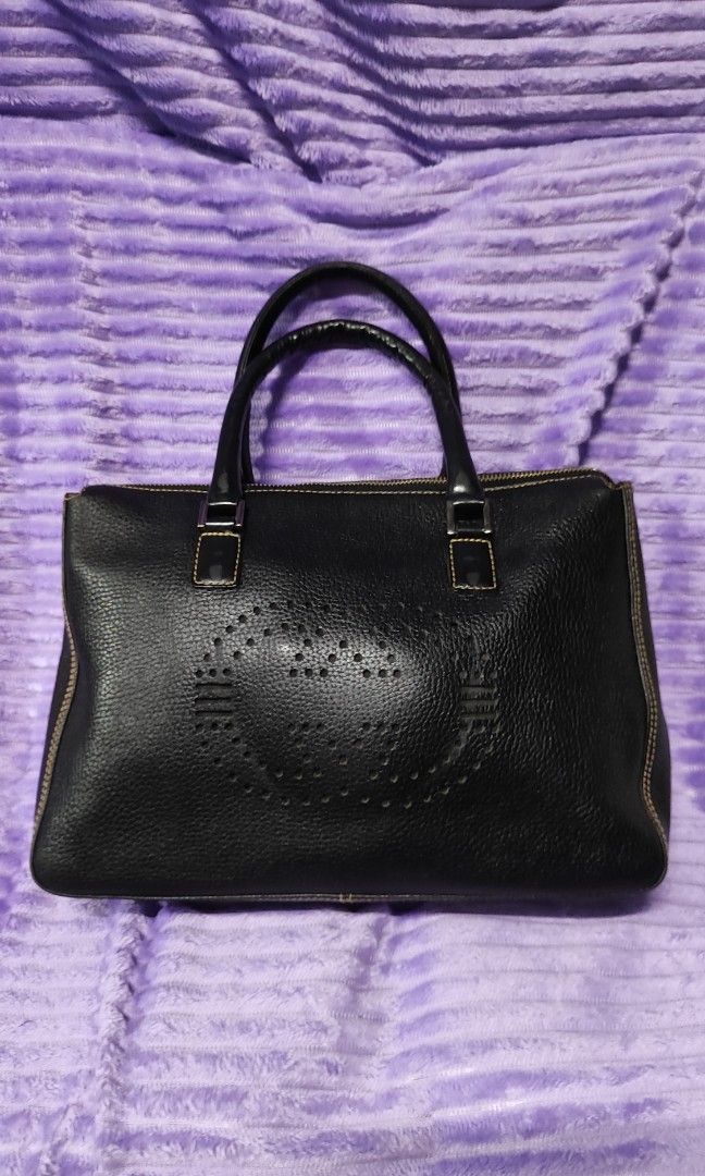 PAULO GUCCI HANDBAG (Category: Shoulder Bags) located in Manila. Submitted by thecalvinedit (Listing ID 1463980913, Image 1). Description: PAULO GUCCI HANDBAG Preloved • Excellent Condition ✨ Like-new condition ✨ Exceptionally well-maintained ✨ Minimal signs of use ✨ No issues or noticeable flaws ✨ Clean and ready to use 📸 Actual item shown. Please refer to photos for details..