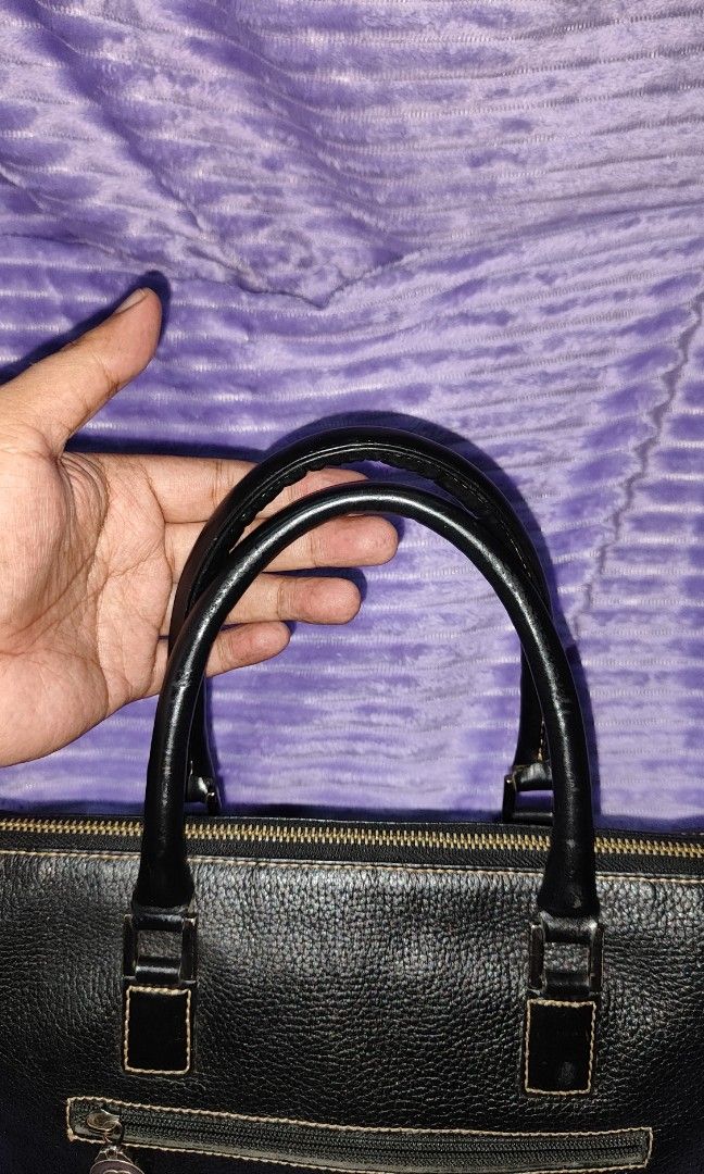 PAULO GUCCI HANDBAG (Category: Shoulder Bags) located in Manila. Submitted by thecalvinedit (Listing ID 1463980913, Image 3). Description: PAULO GUCCI HANDBAG Preloved • Excellent Condition ✨ Like-new condition ✨ Exceptionally well-maintained ✨ Minimal signs of use ✨ No issues or noticeable flaws ✨ Clean and ready to use 📸 Actual item shown. Please refer to photos for details..