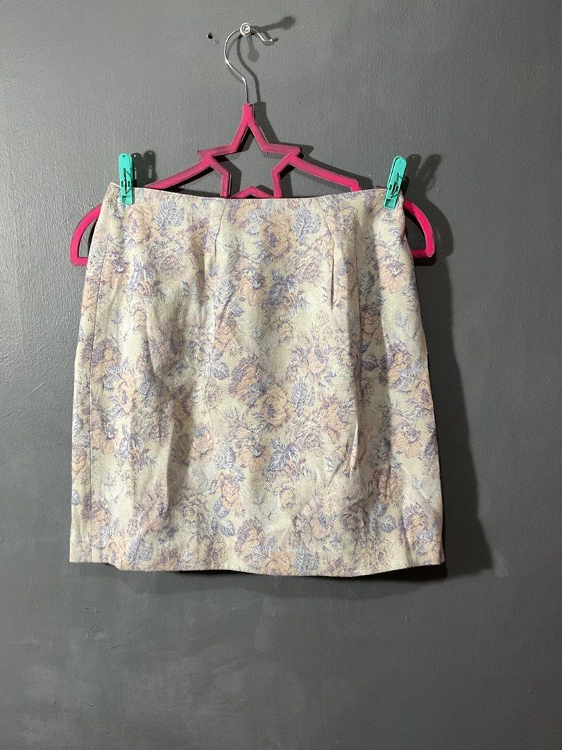 Pencil cut Floral Mini Skirt (Category: Skirts) located in Manila. Submitted by noblewater-1a3b (Listing ID 1464025415, Image 1). Description: - Brand: PROPORTION Body Dressing - Style: Mini Skirt - Design: Pastel floral print all over - Closure: Side zipper - Estimated Size: Fits like a Small, Medium and Large - Occasion: Great for casual wear or dressing up.