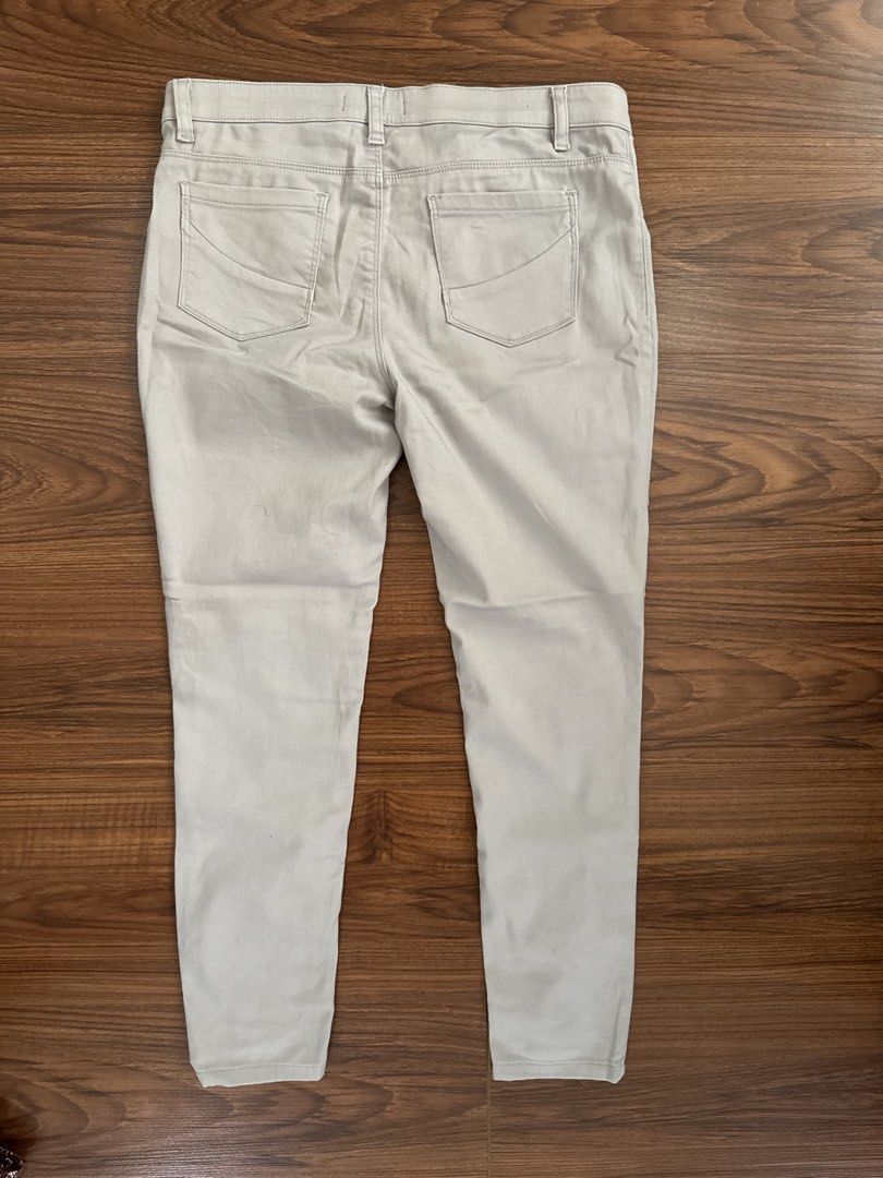 penshoppe Grey Stretch Pants Size M (Category: Jeans) located in Rizal. Submitted by thrifty.mom (Listing ID 1463991144, Image 3). Description: - Grey stretch pants - Comfortable elastic waistband - Classic straight leg fit - Functional front and back pockets - Perfect for casual outings or dressing up - Measurements available in photos.
