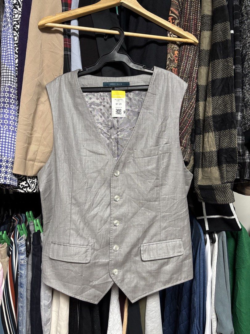 Perry Ellis (Category: Coats, Jackets and Outerwear) located in Pila. Submitted by isabelasthriftclothes (Listing ID 1464076039, Image 1). Description: .