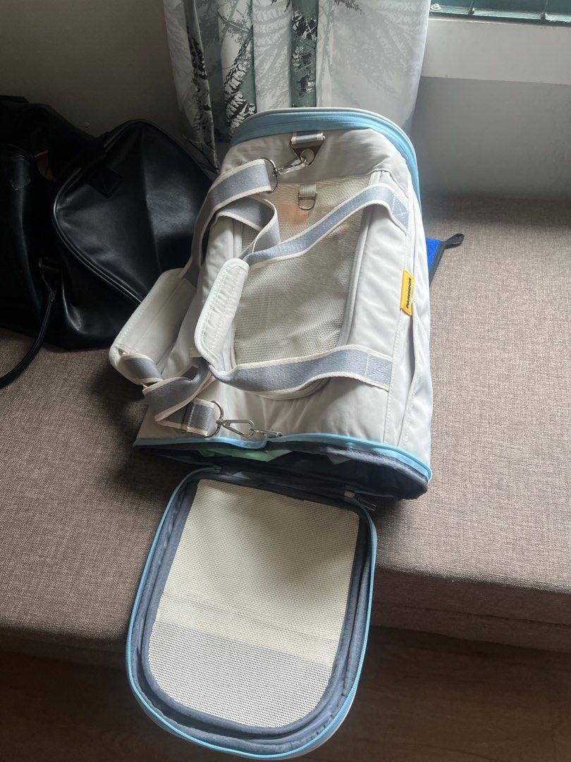 Pretty Bubble Pet Carrier Bag (Category: Homes & Other Pet Accessories) located in Makati City. Submitted by mimagrizz (Listing ID 1464043163, Image 2). Description: Bought in Pet Express for ₱2,800. Used twice Will give free s-m diapers • Lightweight pet carrier bag. • Has mesh panels for ventilation on multiple sides. • The front panel opens up fully for easy access. • Comes with a removable padded base. Great for small pets on the go. • Easy t