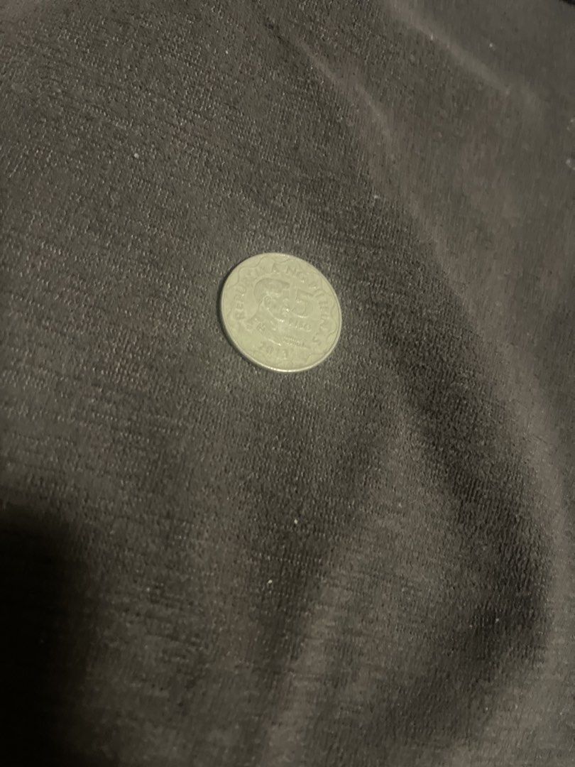 Philippine 5 Piso Coin 2013 (Category: Currency) located in Cabanatuan. Submitted by nathaniel_ang (Listing ID 1464035636, Image 1). Description: - 5 Piso Coin from the Philippines - Year: 2013 - Ideal for collectors or as a souvenir Normal na 5 piso lang talaga.