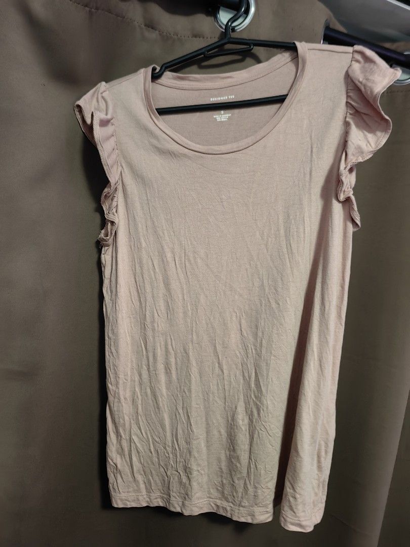 Pink Blouse (Category: Blouses) located in Malolos. Submitted by aemcloset (Listing ID 1464078194, Image 1). Description: Width 14 Length 24 Up to semi large 36bust Cotton stretch.