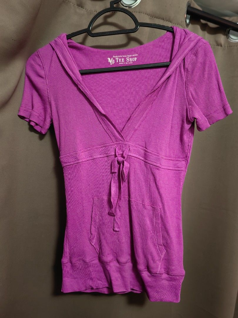 Pink Hoodie Shirt (Category: Others Tops) located in Malolos. Submitted by aemcloset (Listing ID 1464079038, Image 1). Description: Width 13 Length 22 Up to semi large 36bust Cotton stretch.