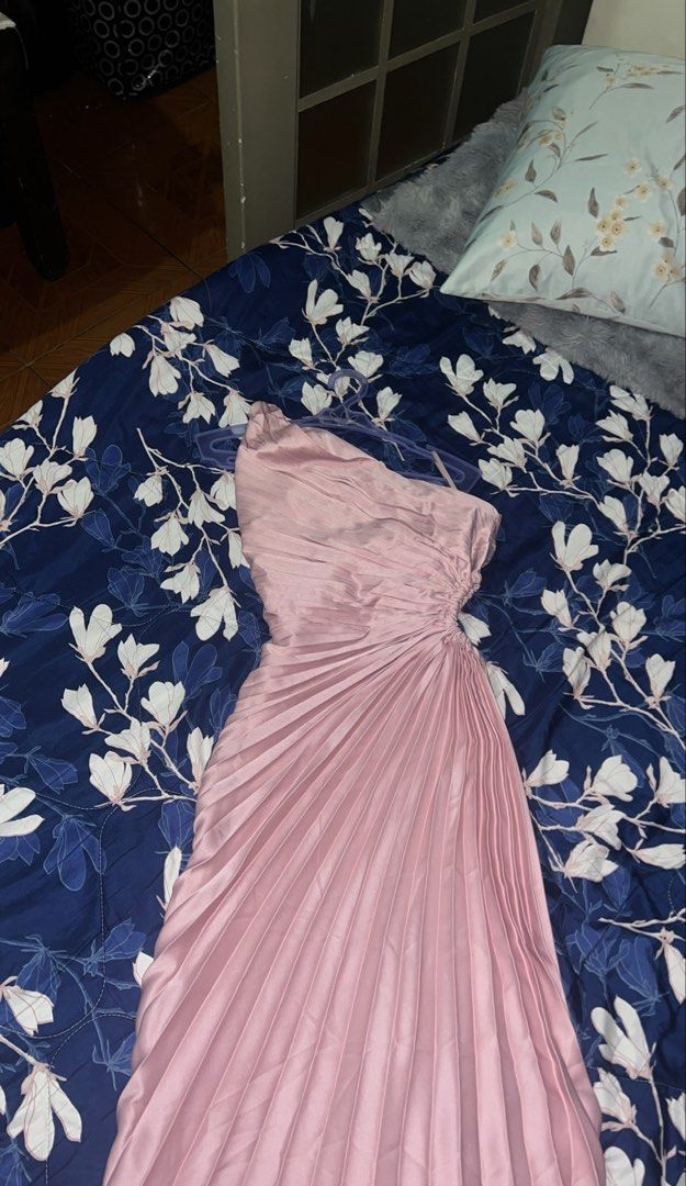 One-Shoulder Pleated Dress (Rent) (Category: Dresses) located in Quezon City. Submitted by miangelac_ (Listing ID 1464073397, Image 3). Description: BEST FOR SUMMER I SWEAR NOT CHEAP TELA message me on ig @rheincuevas Waistline 25-30 Stretchable Height for reference: 5'3, sakto sa 5'1 - Flowy pink maxi dress - Draped and pleated bodice - Ideal for formal events, parties, or special occasions - Kayo na magpa dry clean and iron hehe FOR RENT ONLY.