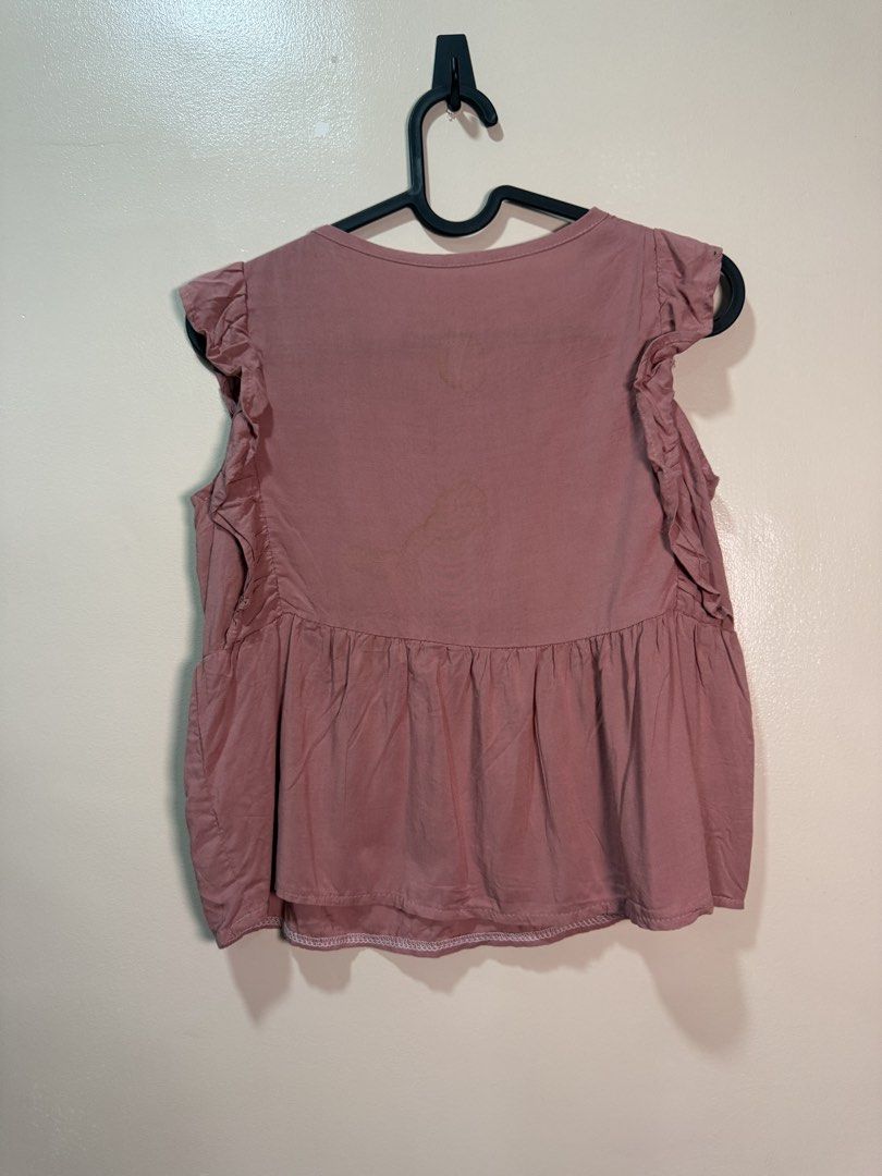 pink sleeveless top (Category: Others Tops) located in Quezon City. Submitted by fashionifywardrobe8899 (Listing ID 1464098247, Image 2). Description: .
