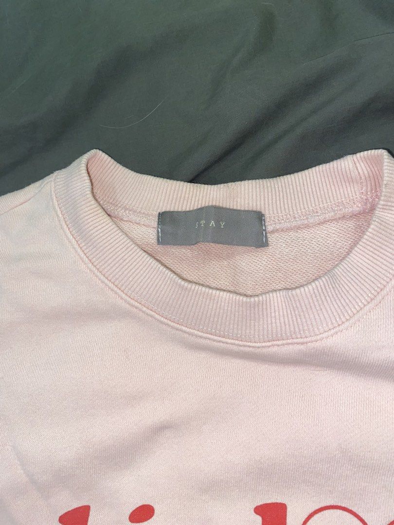 Pink y2k graphic oversized crew neck (Category: Coats, Jackets and Outerwear) located in Pasig City. Submitted by s0phiesells (Listing ID 1464024899, Image 2). Description: Good quality but one paint stain.