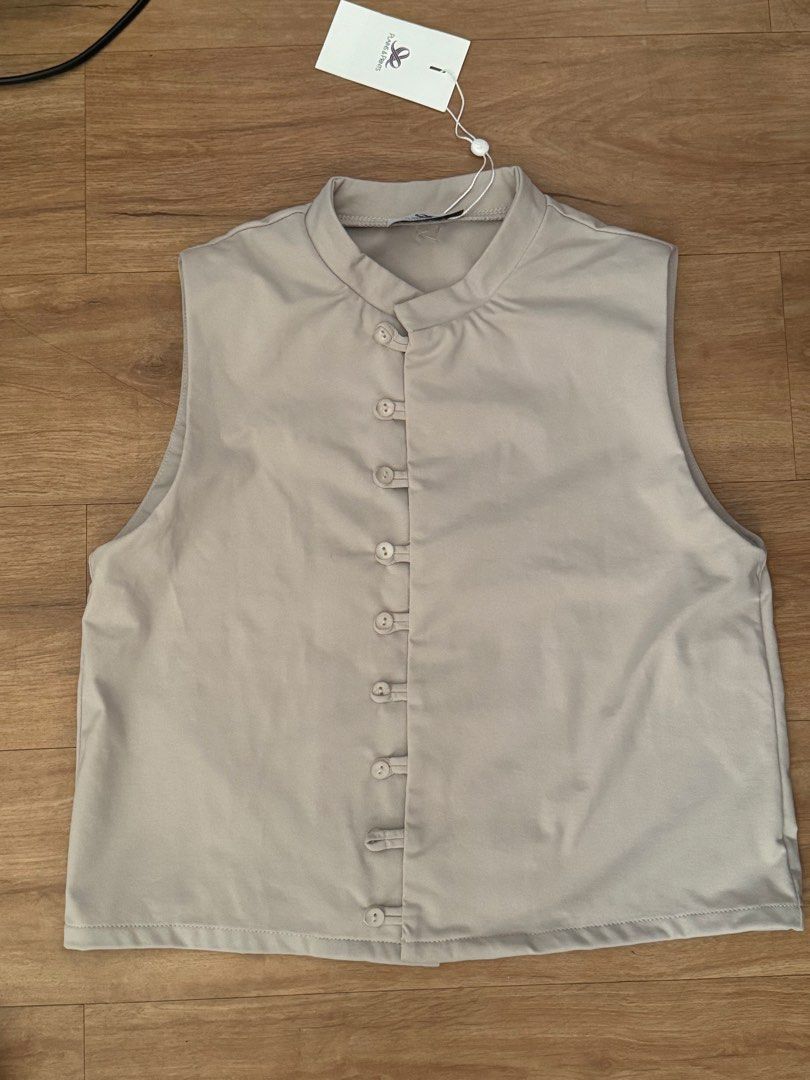 Plains and Prints blouse (Category: Sleeveless) located in Manila. Submitted by bookishtati (Listing ID 1463971470, Image 1). Description: .