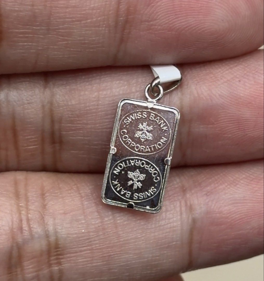 Platinum Bar Pendant (Category: Charms) located in Las Pinas. Submitted by houseofgems0 (Listing ID 1464078307, Image 2). Description: Platinum Bar Pendant Details: - PT850/999.5 | 1.4 grams - Center: 1g of 999.5 Swiss Bank Platinum - PRICE: ₱9,000 💎 All items are 100% AUTHENTIC/PAWNABLE. 💎 LAYAWAY AVAILABLE 4 months no interest. Send us a message to inquire..