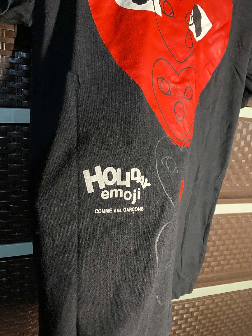 Play CDG Big print (Category: Tshirts & Polo Shirts ) located in Cabanatuan. Submitted by vivian_nicole_03 (Listing ID 1464062299, Image 3). Description: Condition: Good Issue: Crack prints Dimes: 19x27 free shipping fee.