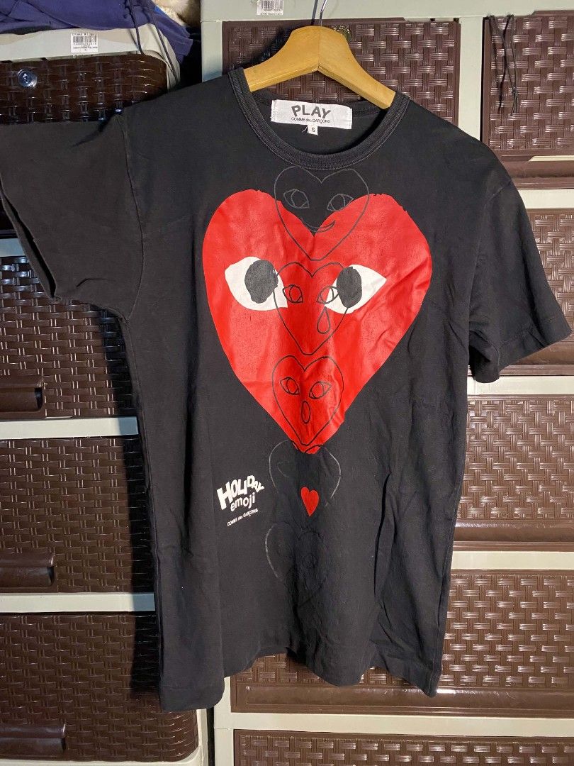 Play CDG Big print (Category: Tshirts & Polo Shirts ) located in Cabanatuan. Submitted by vivian_nicole_03 (Listing ID 1464062299, Image 1). Description: Condition: Good Issue: Crack prints Dimes: 19x27 free shipping fee.