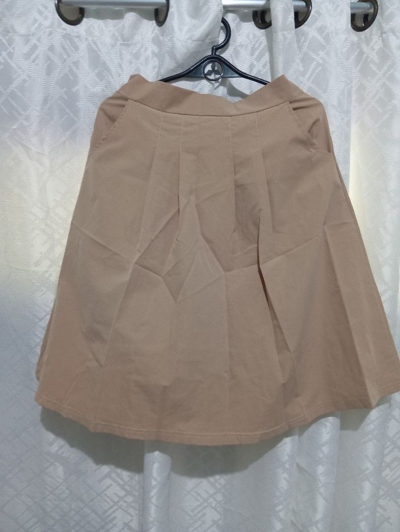 Pleated A-line Skirt (Category: Skirts) located in Dasmarinas. Submitted by kei05 (Listing ID 1463950413, Image 1). Description: - Tan A-line skirt - Features pleats at the front - Versatile for casual or smart casual outfits - Effortlessly pairs with various tops Waist 26-28 inches Length 24 inches Stretchable .