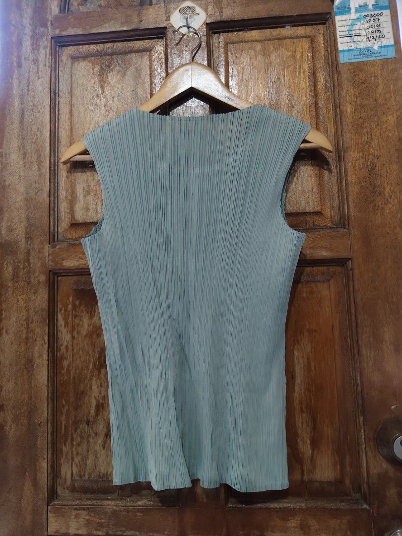 Pleats please tops (Category: Others Tops) located in Iloilo. Submitted by branded-boy0422_16 (Listing ID 1463971254, Image 3). Description: W: 13 stretchable L: 24 Good as new no issue.