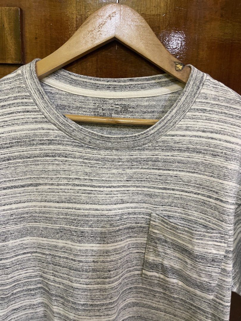 Pocket Tee Shirt (Category: Tshirts & Polo Shirts ) located in Marikina City. Submitted by greatfindsmnlph (Listing ID 1463940286, Image 2). Description: Pocket Tee Shirt Price: 250 Size: Large Width: 22.5 Length: 28 Color: Gray Color Rate: 10/10 Condition: 10/10 almost new Very nice in actual.