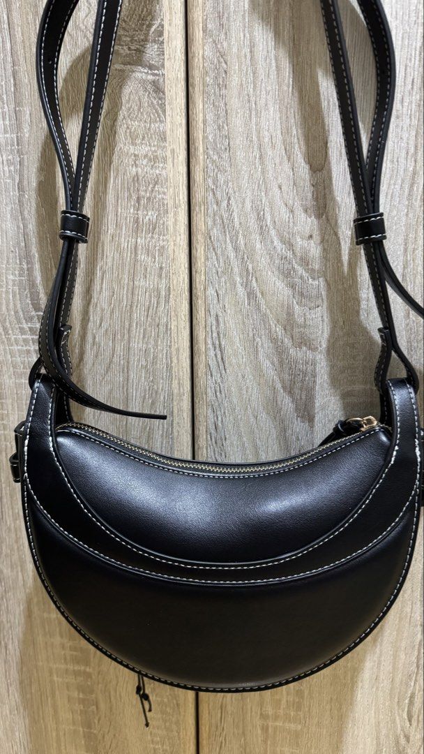 Polène Numéro Dix Gallop (Category: Luxury Bags & Wallets) located in Taguig. Submitted by soranghae.co (Listing ID 1464075277, Image 2). Description: Japan preloved authentic leather no flaws or issues with dustbag and extra strap.