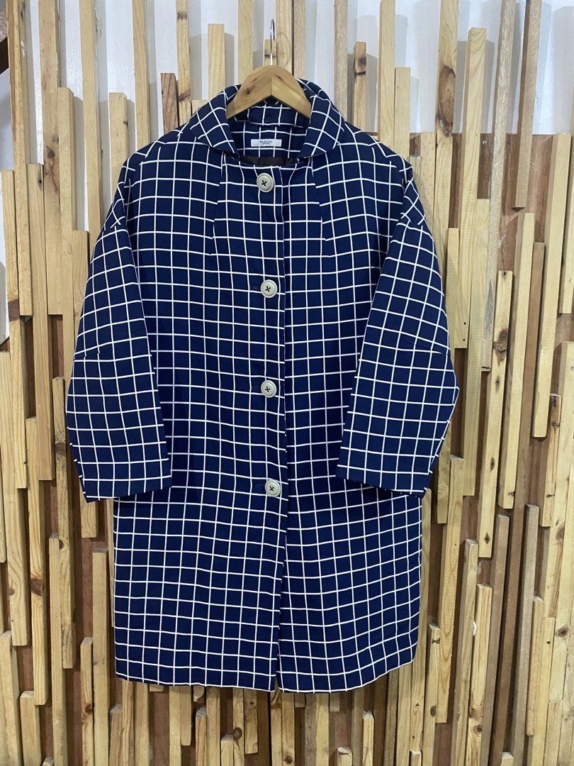 Pou Dou Dou Grid Print Coat (Category: Coats, Jackets and Outerwear) located in Mabalacat. Submitted by calmrabbit.ae2127 (Listing ID 1464053079, Image 1). Description: .
