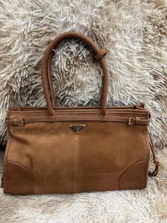 (Category: ) located in . Submitted by bagsandmanymanymore1 (Listing ID 1464030002, Image 1). Description: .