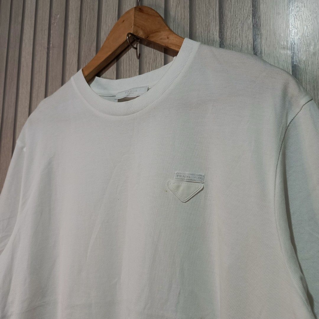 Prada Milano White T-Shirt with Logo (Category: Tshirts & Polo Shirts ) located in Manila. Submitted by gbryanrave27905 (Listing ID 1464075743, Image 2). Description: PRADA COTTON JERSEY SHIRT (AUTHENTIC) 📌 Features the iconic Prada triangle logo on the chest 📌 Made in Italy 📌 Simple and clean design 📌 Great for everyday wear Size XL W 23.5 L 29.5 Issue none colorrate 10/10 condition 10/10 super excellent as new condition Loc makati courier j