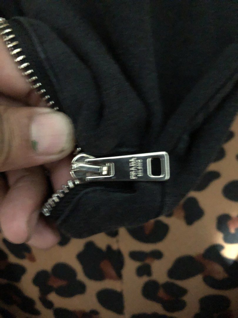 prada short (Category: Shorts) located in San Jose. Submitted by palaboy0728 (Listing ID 1464034073, Image 3). Description: .