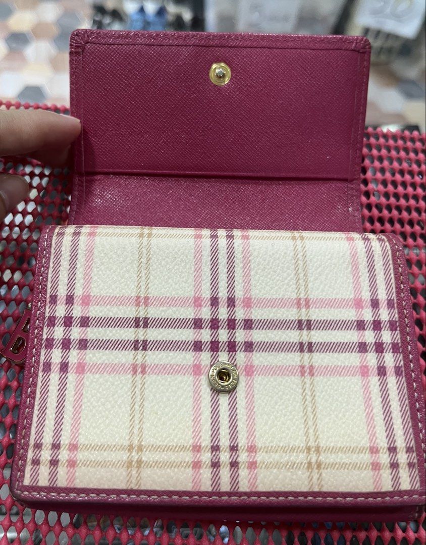Preloved Authentic Beanpole Trifold Wallet (Category: Wallets & Card holders) located in Iloilo. Submitted by preciousgems_collection (Listing ID 1464009774, Image 2). Description: Preloved.