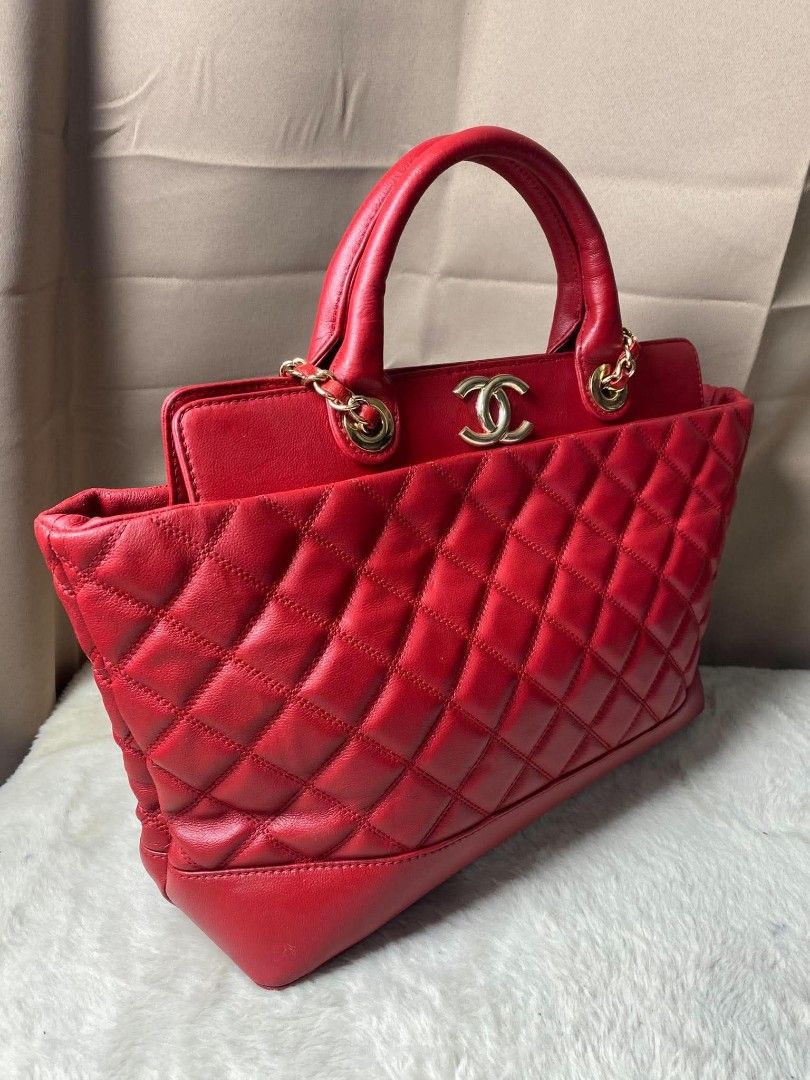 Preloved Chanel (Category: Luxury Bags & Wallets) located in Butuan. Submitted by leah_31.1994 (Listing ID 1464049312, Image 3). Description: preloved, ukay source like new condition.