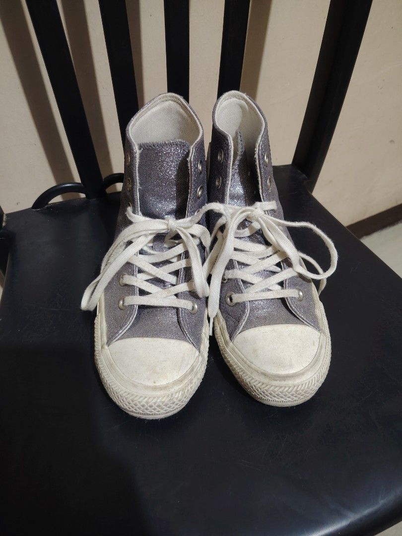 PRELOVED CHUCK TAYLOR ALL-STAR HI GLITTER SILVER GRAY (Category: Sneakers) located in Antipolo. Submitted by jml.srms (Listing ID 1463977643, Image 2). Description: .