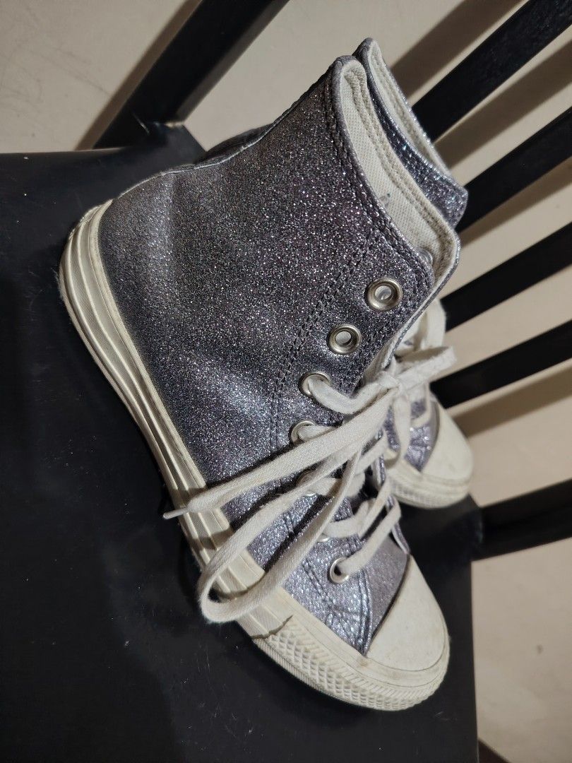 PRELOVED CHUCK TAYLOR ALL-STAR HI GLITTER SILVER GRAY (Category: Sneakers) located in Antipolo. Submitted by jml.srms (Listing ID 1463977643, Image 3). Description: .