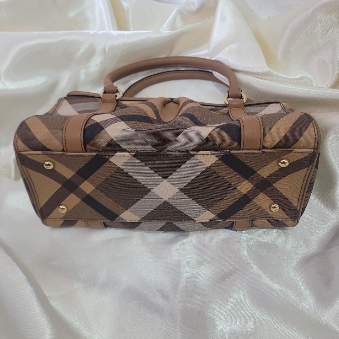 PRE-LOVED DAKS (Category: Luxury Bags & Wallets) located in Dasmarinas. Submitted by bome1 (Listing ID 1464014114, Image 3). Description: IN VERY GOOD CONDITION.